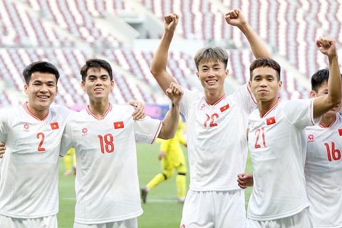 Khuất Văn Khang (số 18) ăn mừng cùng đồng đội U23 Việt Nam trong trận thắng U23 Malaysia - Ảnh: VFF Khuất Văn Khang (số 18) ăn mừng cùng đồng đội U23 Việt Nam trong trận thắng U23 Malaysia - Ảnh: VFF