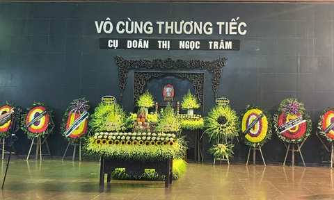 Lễ tang bà Doãn Ngọc Trâm diễn ra sáng nay 20-4 - Ảnh: ĐẶNG VƯƠNG HƯNG Lễ tang bà Doãn Ngọc Trâm diễn ra sáng nay 20-4 - Ảnh: ĐẶNG VƯƠNG HƯNG