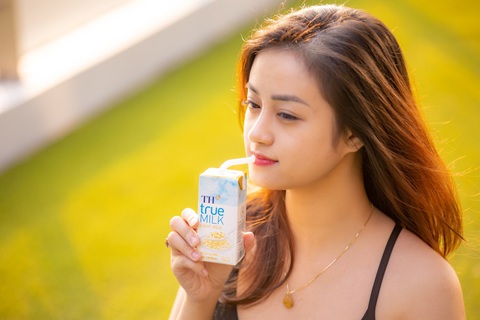 Ảnh bài PR TH true Sữa tươi bổ sung ngũ cốc TH true MILK LIGHT MEAL bổ sung sinh dưỡng từ sữa tươi và yến mạch