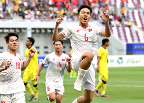 Chuyên gia Phan Anh Tú: HLV Hoàng Anh Tuấn điều chỉnh nhân sự hợp lý- Ảnh 1. Minh Khoa và Văn Khang (trái) ghi bàn cho U23 Việt Nam - Ảnh: VFF