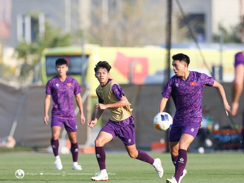 Bản quyền U23 Việt Nam ở VCK U23 châu Á 2024 thuộc về ai?- Ảnh 2. Buổi tập của đội tuyển U23 Việt Nam tại Qatar - Ảnh: VFF
