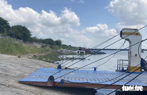 Các ngành chức năng lên tiếng về vụ tai nạn của tàu Hàng Châu- Ảnh 2. Các ngành chức năng biên phòng và công an đều khẳng định tàu Hàng Châu chạy ẩu dẫn đến tai nạn nghiêm trọng trên sông Tiền - Ảnh: BỬU ĐẤU