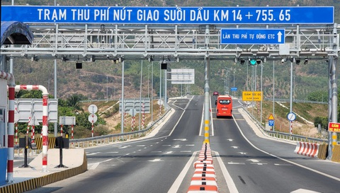 Cao tốc Nha Trang - Cam Lâm thu phí từ ngày 26-4- Ảnh 1. Trạm thu phí tại nút giao Suối Dầu trên cao tốc Nha Trang - Cam Lâm - Ảnh: TRẦN HƯỚNG