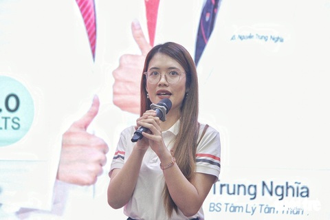 Gen Z chưa thực sự hiểu và tận dụng công nghệ, AI cho việc học- Ảnh 3. Thạc sĩ tài chính Đỗ Thị Ngọc Anh (Đại học Tây Anh - TUWE Bristol, Anh) - Ảnh: CÔNG TRIỆU