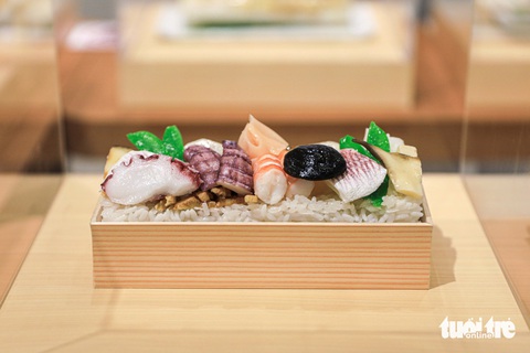 Sushi Nhật Bản có phải bắt nguồn từ Việt Nam không?- Ảnh 4. Có nhiều giả thuyết về nguồn gốc của sushi - Ảnh: DANH KHANG