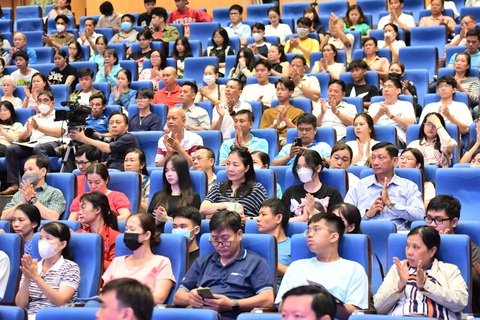 Đừng để con trượt đại học vì phụ huynh không hiểu 'luật chơi'- Ảnh 4. Phụ huynh tham dự chương trình tư vấn