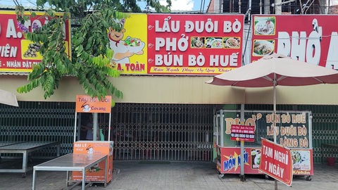 Chủ quán than vãn, đóng cửa vì cúp nước liên tục 3 ngày- Ảnh 1. Cơ sở kinh doanh ở phường Đông Thuận đóng cửa 2 ngày nay do không có nước sinh hoạt - Ảnh: CHÍ HẠNH