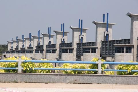 Dự án ngàn tỉ đập dâng hạ lưu sông Trà Khúc chưa hẹn ngày về đích- Ảnh 5. Chủ đầu tư xin gia hạn thời gian hoàn thành dự án vào năm 2025 dù đã hoàn thành 88% khối lượng - Ảnh: TRẦN MAI
