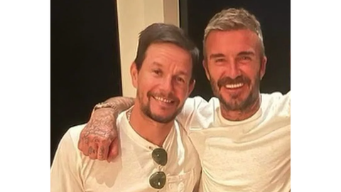 Tin tức giải trí 21-4: Sẽ có thêm một đêm 'Những thành phố mơ màng' ở Hà Nội- Ảnh 5. David Beckham và Mark Wahlberg - Ảnh: The Daily Mail