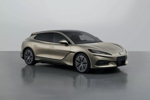 Triển lãm ô tô Bắc Kinh 2024: Phần lớn là xe điện, hybrid- Ảnh 6. Denza Z9 GT là mẫu xe chủ lực của liên doanh BYD với Mercedes-Benz ở Trung Quốc. Được xem là đối thủ của Porsche Taycan Turbo S, Denza Z9 GT có 3 động cơ với tổng công suất 952 mã lực, dẫn động 4 bánh - Ảnh: BYD