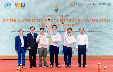 Hanwha Life Việt Nam tăng trưởng ấn tượng, cam kết gắn bó lâu dài- Ảnh 2. Tìm kiếm và bồi dưỡng tài năng công nghệ thông tin, tài chính.