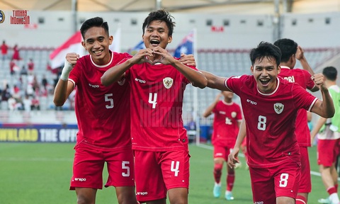 U23 Indonesia nhận thưởng nóng 35 tỉ đồng từ 23 doanh nhân- Ảnh 2. U23 Indonesia nhận tiền thưởng khủng từ các doanh nhân Indonesia - Ảnh: BOLA