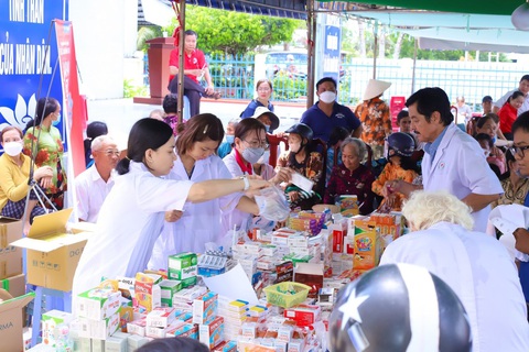 DHG Pharma khởi động hành trình chăm sóc sức khỏe cộng đồng 2024- Ảnh 3. DHG Pharma khởi động hành trình chăm sóc sức khỏe cộng đồng 2024- Ảnh 3.