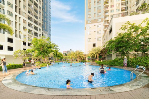 Chùm ảnh thực tế bên trong khu căn hộ Charm City sau 3 năm vận hành- Ảnh 2. Hồ bơi phong cách resort
