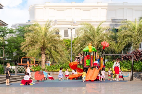 Chùm ảnh thực tế bên trong khu căn hộ Charm City sau 3 năm vận hành- Ảnh 6. Hai khu ngoài trời và một khu trong nhà dành cho trẻ em