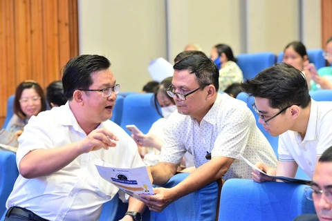 Đừng để con trượt đại học vì phụ huynh không hiểu 'luật chơi'- Ảnh 5. ThS Phùng Quán - Trường đại học Khoa học tự nhiên (Đại học Quốc gia TP.HCM) - tư vấn cho phụ huynh - Ảnh: DUYÊN PHAN