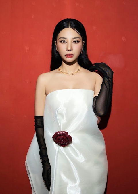 Phượng Vũ 'chữa lành' những trái tim tan vỡ bằng âm nhạc- Ảnh 3. Phượng Vũ 'chữa lành' những trái tim tan vỡ bằng âm nhạc- Ảnh 3.