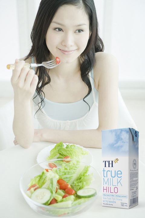 TH true MILK HILO bổ sung đường, với hương vị thơm ngon tự nhiên của sữa tươi giúp người dùng có thể kiểm soát hàm lượng đường và chất béo TH true MILK HILO bổ sung đường, với hương vị thơm ngon tự nhiên của sữa tươi giúp người dùng có thể kiểm soát hàm lượng đường và chất béo