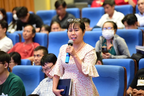 Đừng để con trượt đại học vì phụ huynh không hiểu 'luật chơi'- Ảnh 2. Phụ huynh đặt câu hỏi tại buổi tư vấn