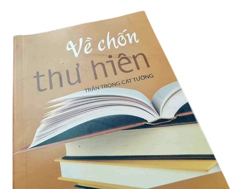 Tình yêu sách của bác sĩ Nguyễn Duy Long- Ảnh 9. Cuốn sách Về chốn thư hiên của bác sĩ Nguyễn Duy Long