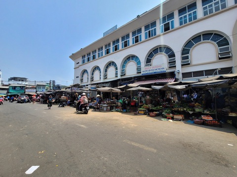 Không có nhóm cướp hàng ở chợ Đầm, chỉ có kẻ trộm- Ảnh 1. Khu vực ở chợ Đầm Nha Trang - Ảnh: TRẦN HƯỚNG