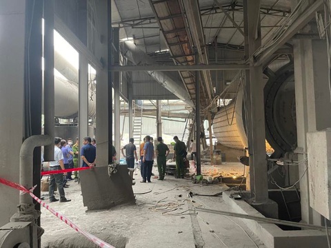 7 người tử vong tại Công ty cổ phần Xi măng và Khoáng sản Yên Bái- Ảnh 2. Lãnh đạo tỉnh cùng các ban ngành kiểm tra hiện trường và họp xử lý - Ảnh: CTV