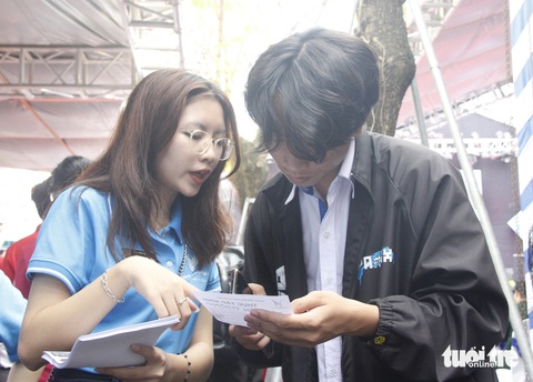 Người than khó tìm việc sau tuổi 30, doanh nghiệp tìm mỏi mắt không thấy ứng viên phù hợp- Ảnh 3. Nhiều chủ doanh nghiệp đánh giá lao động trẻ, đặc biệt là gen Z làm việc tích cực, siêng năng và đầy trách nhiệm. Lao động nhóm này dễ tìm việc cũng là điều dễ hiểu - Ảnh: CÔNG TRIỆU