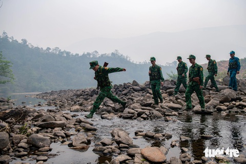 Tuần tra mùa nắng nóng, giữ bình yên cho lòng chảo Điện Biên- Ảnh 5. Đồn Mường Mươn là đồn biên phòng duy nhất trên địa bàn huyện Mường Chà, tỉnh Điện Biên, quản lý 3 xã biên giới gồm: Mường Mươn, Na Sang, Ma Thì Hồ, với gần 22km đường biên giới quốc gia tiếp giáp với Lào, 7 cột mốc, cùng nhiều đường tiểu ngạch trên biên giới Việt - Lào