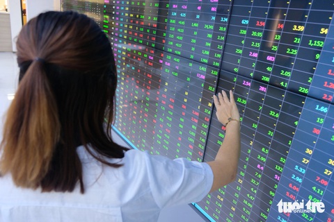 Công ty chứng khoán lãi ngàn tỉ, gom cổ phiếu ngân hàng và thép- Ảnh 1. Công ty chứng khoán gặt hái nhiều kết quả khả quan trong giai đoạn đầu năm nay - Ảnh: BÔNG MAI