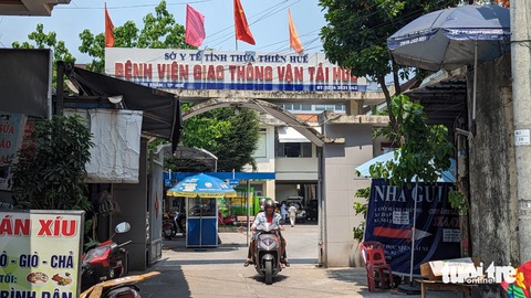 Không được hưởng phụ cấp nghề ngành y chỉ vì hai chữ ‘tương đương’- Ảnh 1. Nhân viên Bệnh viện Giao thông vận tải Huế không được hưởng phụ cấp y tế theo nghị định 05-2023 của Chính phủ, vì hai chữ