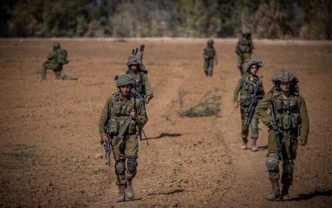 Các binh sĩ Israel thuộc tiểu đoàn Netzah Yedahu tuần tra gần biên giới Israel - Gaza vào tháng 10-2023 - Ảnh: TIMES OF ISRAEL Các binh sĩ Israel thuộc tiểu đoàn Netzah Yehuda tuần tra gần biên giới Israel - Gaza vào tháng 10-2023 - Ảnh: TIMES OF ISRAEL