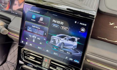 Xe Trung Quốc sao chép Lexus LM, đấu Toyota Alphard bằng giá rẻ- Ảnh 16. Dù lấy cảm hứng từ Lexus LM song với giá thấp hơn hẳn, GAC Trumpchi M8 chủ yếu sẽ cạnh tranh với Toyota Alphard. Lợi thế của GAC Trumpchi M8 là giá bán. Hai biến thể GL Master và GX Master phân phối ở Philippines với giá 2.998.000 Peso (1,32 tỉ đồng) và 3.948.000 Peso (1,75 tỉ đồng). Trong khi đó, Toyota Alphard ở Philippines có giá 4.980.000 Peso (2,20 tỉ đồng). Nhưng giá cao hơn một phần cũng vì ở đây, Alphard chỉ có tùy chọn hybrid (HEV).