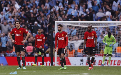 CĐV Man United tự chê đội nhà 'không biết đá bóng'- Ảnh 1. Các cầu thủ Man United bị chỉ trích nặng nề sau trận bán kết Cúp FA - Ảnh: REUTERS