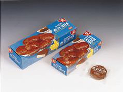Chiếc bánh tròn phủ socola và câu chuyện ‘tình như Chocopie’ qua nửa thế kỷ- Ảnh 1. Chiếc bánh tròn phủ socola và câu chuyện ‘tình như Chocopie’ qua nửa thế kỷ- Ảnh 1.