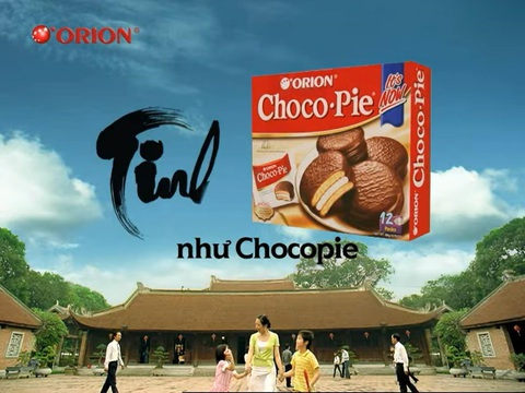 Chiếc bánh tròn phủ socola và câu chuyện ‘tình như Chocopie’ qua nửa thế kỷ- Ảnh 4. Chiếc bánh tròn phủ socola và câu chuyện ‘tình như Chocopie’ qua nửa thế kỷ- Ảnh 4.