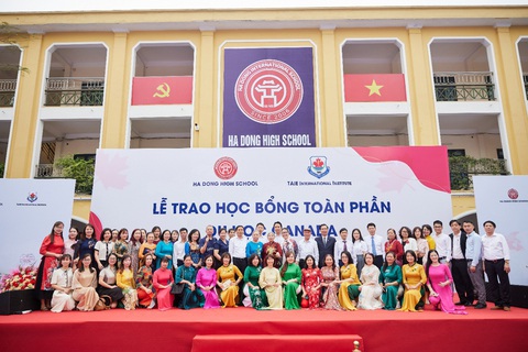 Trường ở Hà Nội trao học bổng toàn phần du học Canada cho học sinh- Ảnh 5. Trường ở Hà Nội trao học bổng toàn phần du học Canada cho học sinh- Ảnh 5.