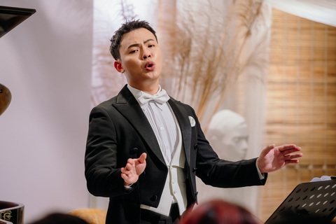 Sinh năm 1997 tại An Giang, Thế Huy thuộc lứa ca sĩ trẻ của dòng nhạc cổ điển. Năm 2019, Huy từng đại diện Nhạc viện TP.HCM tham gia dự thi và trình diễn tại Liên hoan âm nhạc quốc tế Chicago - Ảnh: MINH NHẬT Sinh năm 1997 tại An Giang, Thế Huy thuộc lứa ca sĩ trẻ của dòng nhạc cổ điển. Năm 2019, Huy từng đại diện Nhạc viện TP.HCM tham gia dự thi và trình diễn tại Liên hoan âm nhạc quốc tế Chicago - Ảnh: MINH NHẬT