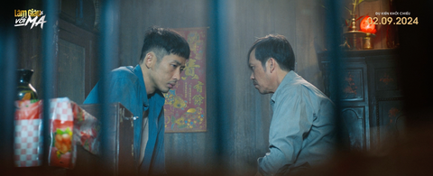 Hoài Linh vào vai người cha khắc khổ của Tuấn Trần trong 'Làm giàu với ma'- Ảnh 2. Một Tuấn Trần hoàn toàn khác lạ trong 'Làm giàu với ma'