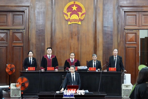 Hội đồng xét xử vụ án - Ảnh- HỮU HẠNH Hội đồng xét xử vụ án - Ảnh: HỮU HẠNH