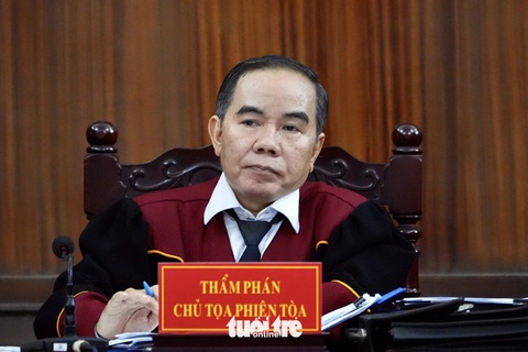Hình ảnh ông Trần Quí Thanh và 2 con gái tại tòa- Ảnh 4. Thẩm phán Huỳnh Văn Trực, chủ tọa phiên tòa - Ảnh: HỮU HẠNH