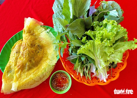 Du lịch Đồng Tháp thả ga suốt 2 ngày 1 đêm- Ảnh 3. Bánh xèo - một món ăn khó quên khi về Đồng Tháp - Ảnh: ĐẶNG TUYẾT