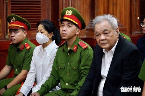 Vụ án Trần Quí Thanh: Người vay đã chấp nhận mối quan hệ rủi ro- Ảnh 1. Ông Trần Quí Thanh và con gái Trần Uyên Phương - Ảnh: HỮU HẠNH