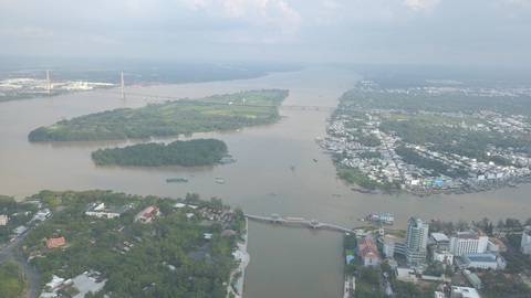 Chuyên gia, địa phương lo ngại gì về kênh đào Phù Nam Techo của Campuchia?- Ảnh 3. Sông Hậu đoạn chảy qua TP Cần Thơ và tỉnh Vĩnh Long - Ảnh: CHÍ QUỐC