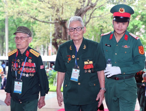 Cựu chiến binh, thanh niên xung phong tham gia chiến dịch Điện Biên Phủ gặp mặt ở thủ đô Hà Nội- Ảnh 2. Cựu chiến binh, thanh niên xung phong tham gia chiến dịch Điện Biên Phủ gặp mặt ở thủ đô Hà Nội - Ảnh: TRỌNG ĐỨC