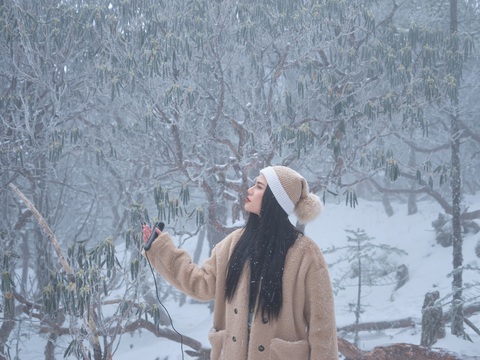 Tú Dưa kể chuyện là đại gia chống lưng cho con gái Linh Nhi làm ca sĩ- Ảnh 1. Linh Nhi chia sẻ hiện cô đang theo đuổi phong cách ballad trữ tình - Ảnh: NVCC