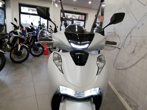 Honda SH 2024 thêm màu mới sang chảnh, giá quy đổi 98 triệu đồng- Ảnh 3. Honda SH 2024 thêm màu mới sang chảnh, giá quy đổi 98 triệu đồng- Ảnh 3.