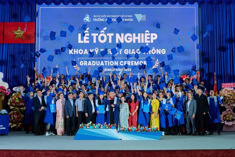 Trường đại học Bách khoa TP.HCM đổi địa điểm tổ chức lễ tốt nghiệp- Ảnh 1. Trường đại học Bách khoa TP.HCM tổ chức lễ tốt nghiệp đợt tháng 11-2023 tại hội trường A5 - Ảnh: HCMUT