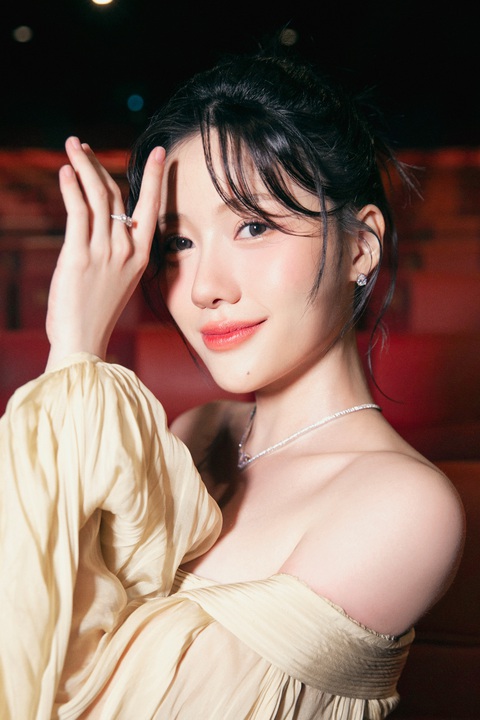 Sau 5 năm tham gia showbiz, Huỳnh Uyển Ân ngày càng được ghi nhận khả năng diễn xuất, liên tục được đảm nhận vai nữ chính. Nhan sắc của nữ diễn viên cũng được nhận xét là ngày càng thăng hạng, trở nên nữ tính, quyến rũ hơn. Sau 5 năm tham gia showbiz, Huỳnh Uyển Ân ngày càng được ghi nhận khả năng diễn xuất.