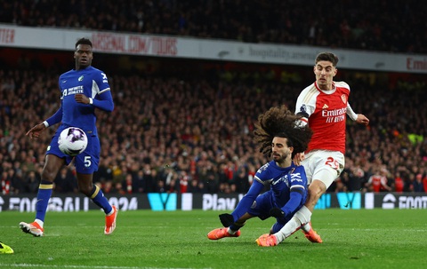 Arsenal đè bẹp Chelsea 5-0, tạo khoảng cách 4 điểm với Man City- Ảnh 2. Chelsea gây thất vọng khi để thua đậm Arsenal 0-5 - Ảnh: REUTERS