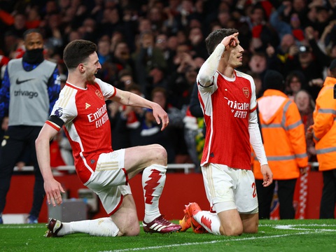 Arsenal đè bẹp Chelsea 5-0, tạo khoảng cách 4 điểm với Man City- Ảnh 1. Arsenal giành chiến thắng đậm đà trước Chelsea - Ảnh: REUTERS